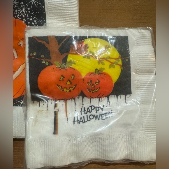 Vintage Halloween napkins packaged - Picture 2 of 4